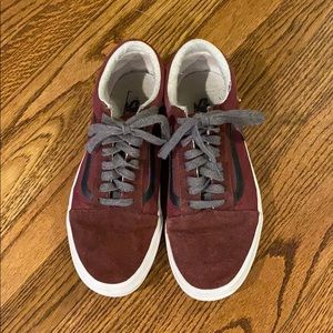Vans maroon and black men’s 7 women 8.5.